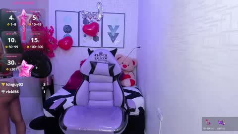 Snapshot of julie_coper chatting on February 27, 10:42 pm julie coper online show from February 27, 10:42 pm