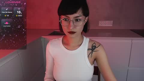 Snapshot of julierayls chatting on December 3, 6:54 am see u on Tuesday December 3 in 0200 UTC time turn on notifications so you dont miss me online show from December 3, 6:54 am