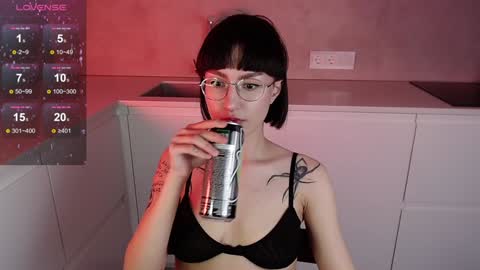 Snapshot of julierayls chatting on December 4, 8:06 am see u on Tuesday December 3 in 0200 UTC time turn on notifications so you dont miss me online show from December 4, 8:06 am