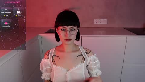 Snapshot of julierayls chatting on December 5, 7:21 am see u on Tuesday December 3 in 0200 UTC time turn on notifications so you dont miss me online show from December 5, 7:21 am