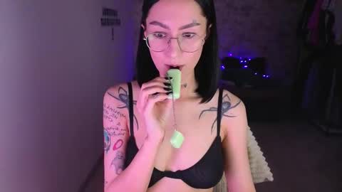 Snapshot of julierayls chatting on September 14, 3:24 pm see u on Tuesday December 3 in 0200 UTC time turn on notifications so you dont miss me online show from September 14, 3:24 pm
