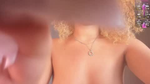 Snapshot of julieta_flower chatting on February 13, 6:37 pm Julieta IG juietaflower06 online show from February 13, 6:37 pm