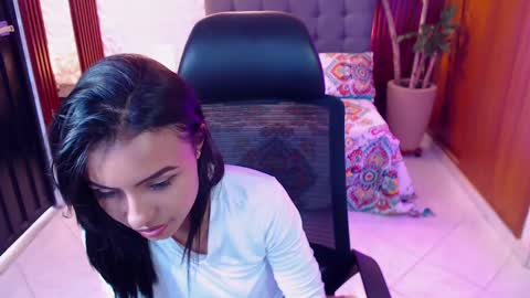 Snapshot of julieta_fn chatting on February 21, 6:48 pm julieta_fn online show from February 21, 6:48 pm