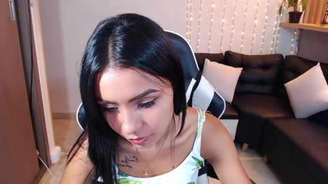 Snapshot of julieta_fn chatting on February 12, 12:44 pm julieta_fn online show from February 12, 12:44 pm