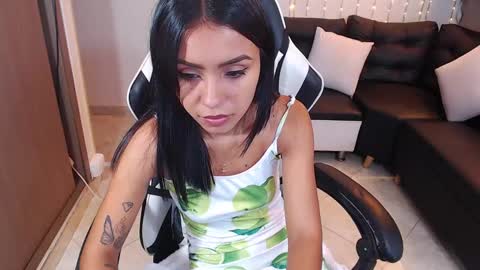 Snapshot of julieta_fn chatting on February 12, 3:49 pm julieta_fn online show from February 12, 3:49 pm