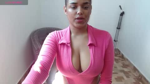 Snapshot of julietta_l chatting on December 18, 5:10 pm Juli online show from December 18, 5:10 pm