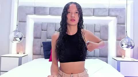Snapshot of juliettableer chatting on September 15, 12:17 pm Hi guys It is a pleasure to have you here I am Julieta online show from September 15, 12:17 pm