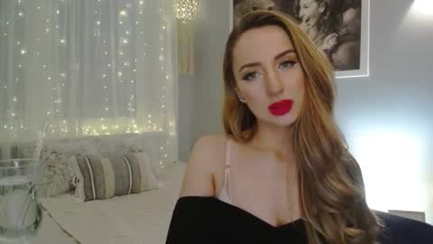 JulietteSensual online show from January 25, 9:35 pm