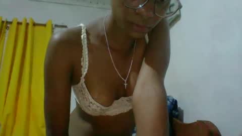 juliexexy online show from February 25, 9:37 pm