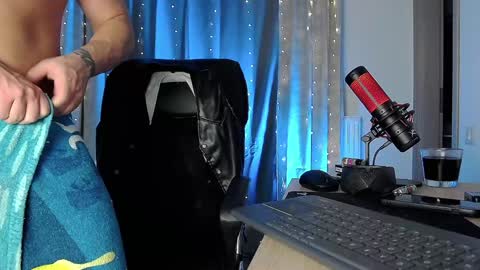 JULiUS   online show from January 17, 1:47 am