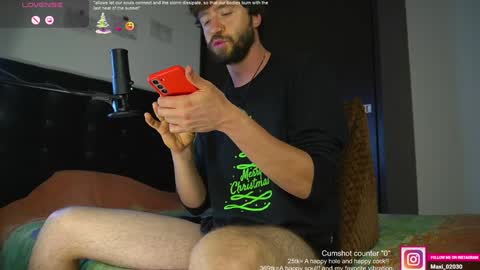 Snapshot of just_your_dreamboy chatting on January 6, 11:42 pm Maxi online show from January 6, 11:42 pm