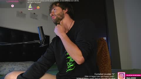 Snapshot of just_your_dreamboy chatting on January 22, 11:53 pm Maxi online show from January 22, 11:53 pm