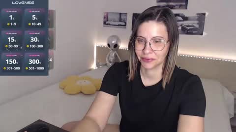 Julie online show from January 3, 4:55 am