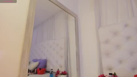Snapshot of kamila_arias chatting on September 9, 1:33 pm online show from September 9, 1:33 pm