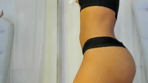 Snapshot of kamila_arias chatting on February 24, 12:16 pm online show from February 24, 12:16 pm