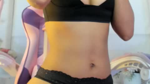Snapshot of kamila_arias chatting on March 11, 12:17 pm online show from March 11, 12:17 pm