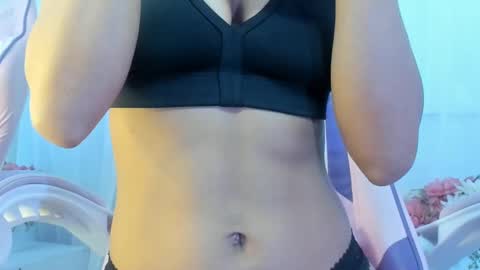 Snapshot of kamila_arias chatting on March 8, 12:09 pm online show from March 8, 12:09 pm