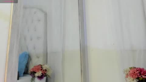 Snapshot of kamila_arias chatting on February 12, 12:01 pm online show from February 12, 12:01 pm