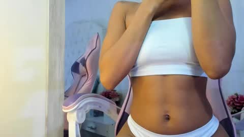 Snapshot of kamila_arias chatting on February 27, 3:15 pm online show from February 27, 3:15 pm