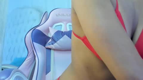 Snapshot of kamila_arias chatting on March 1, 12:01 pm online show from March 1, 12:01 pm