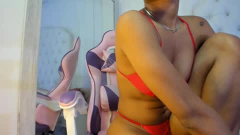 Snapshot of kamila_arias chatting on February 18, 12:06 pm online show from February 18, 12:06 pm