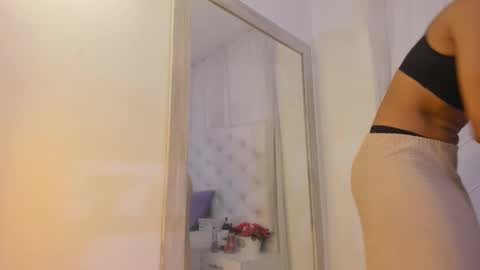 Snapshot of kamila_arias chatting on September 22, 12:20 pm online show from September 22, 12:20 pm