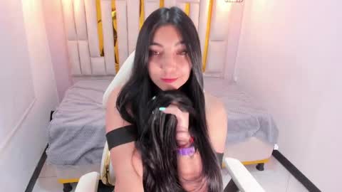 Snapshot of karla_hernandez chatting on February 13, 5:01 pm Karla online show from February 13, 5:01 pm
