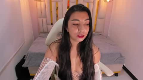 Snapshot of karla_hernandez chatting on February 15, 11:17 am Karla online show from February 15, 11:17 am