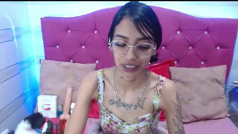 Snapshot of karla_slutskinny chatting on March 4, 8:02 am karla_slutskinny online show from March 4, 8:02 am