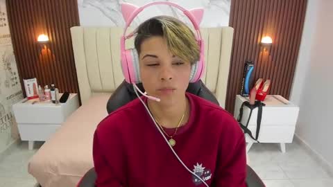 Karol and Luna online show from February 25, 2:36 am