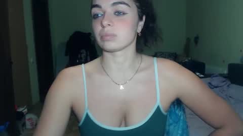 Snapshot of karolinasweet chatting on January 17, 3:32 pm Mila online show from January 17, 3:32 pm
