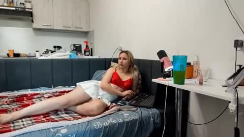 Snapshot of kashaswearngen chatting on September 18, 3:27 pm Emma online show from September 18, 3:27 pm