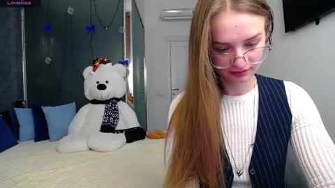 Snapshot of kate_jonson chatting on February 10, 1:44 pm .Be kind and gentle with me and I will do my best for you. online show from February 10, 1:44 pm