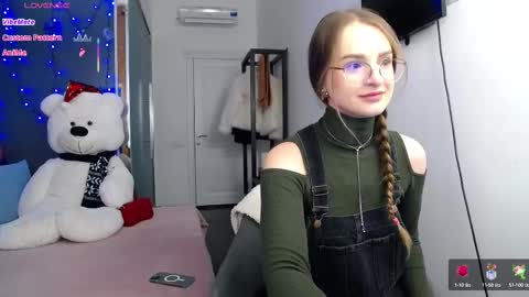Snapshot of kate_jonson chatting on February 24, 12:59 pm .Be kind and gentle with me and I will do my best for you. online show from February 24, 12:59 pm