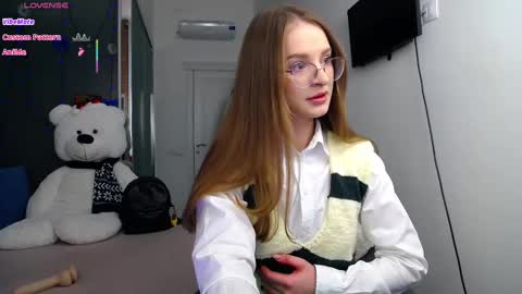 Snapshot of kate_jonson chatting on March 3, 12:28 pm .Be kind and gentle with me and I will do my best for you. online show from March 3, 12:28 pm