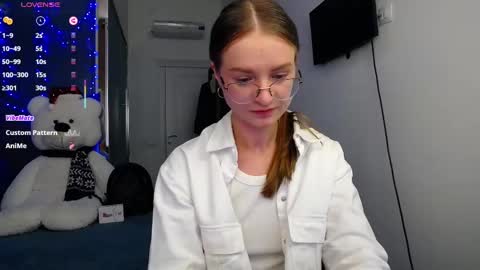 Snapshot of kate_jonson chatting on March 10, 12:06 pm .Be kind and gentle with me and I will do my best for you. online show from March 10, 12:06 pm