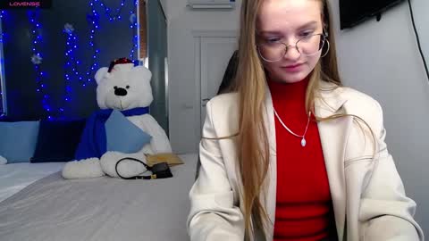 Snapshot of kate_jonson chatting on January 6, 12:57 pm .Be kind and gentle with me and I will do my best for you. online show from January 6, 12:57 pm