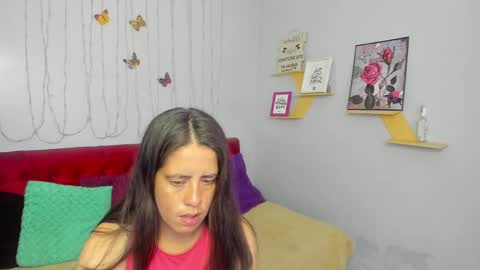 Snapshot of kathina_giraldo chatting on February 9, 1:35 pm Paola online show from February 9, 1:35 pm