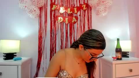 Snapshot of katia_foxx chatting on February 14, 12:47 pm Khaterine online show from February 14, 12:47 pm