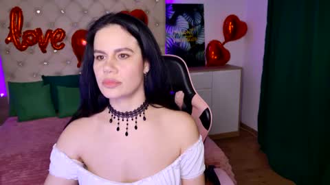 KattieSims online show from February 6, 6:02 pm
