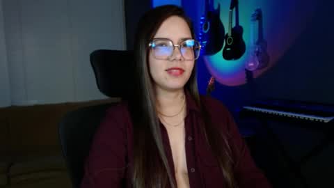 Snapshot of kay_avrill chatting on February 23, 5:01 am Kay online show from February 23, 5:01 am