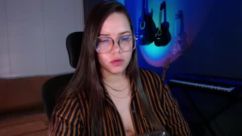 Snapshot of kay_avrill chatting on January 21, 5:27 am Kay online show from January 21, 5:27 am