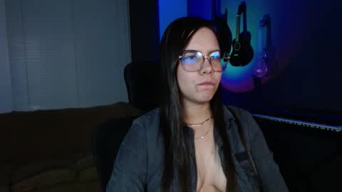 Snapshot of kay_avrill chatting on February 27, 6:57 am Kay online show from February 27, 6:57 am