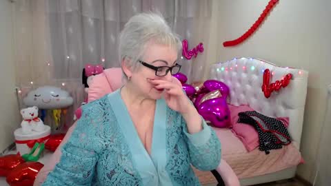 kaylesmoll online show from February 1, 7:13 pm
