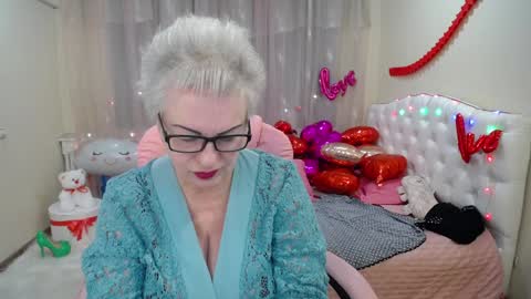 kaylesmoll online show from February 8, 7:16 pm