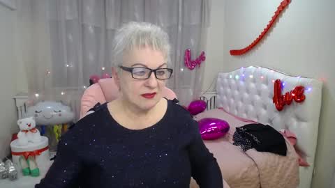 kaylesmoll online show from March 11, 7:47 pm