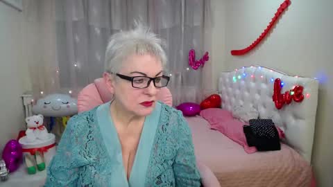 kaylesmoll online show from February 26, 7:42 pm