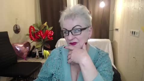 kaylesmoll online show from February 16, 2:53 am