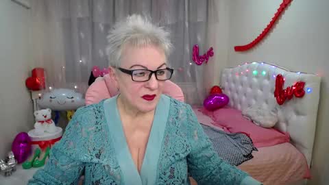 kaylesmoll online show from February 14, 7:54 pm