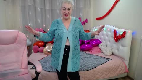 kaylesmoll online show from February 2, 4:59 am